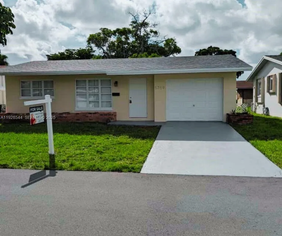 5709 Nw 64th Way, Tamarac, Florida 33321, Tamarac, Florida 33321, 2 Bedrooms Bedrooms, ,1 BathroomBathrooms,Residential,For Sale,5709 Nw 64th Way, Tamarac, Florida 33321,A11928544