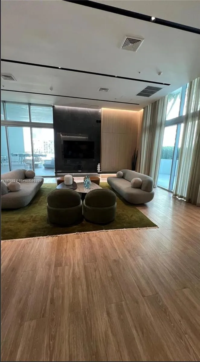 90 Sw 3rd St 3112, Miami, Florida 33130, Miami, Florida 33130, 1 Bedroom Bedrooms, ,1 BathroomBathrooms,Residential Lease,For Rent,90 Sw 3rd St 3112, Miami, Florida 33130,A11928691