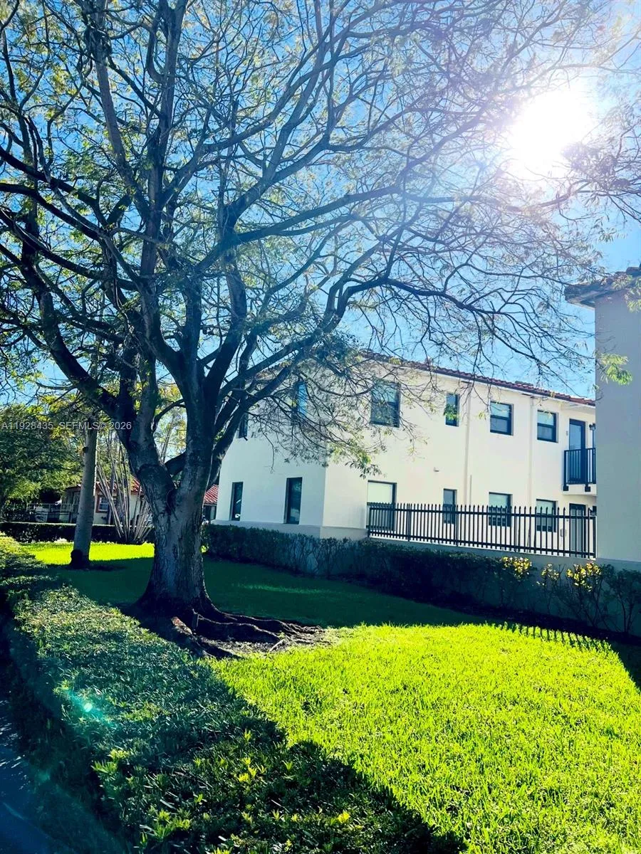 4204 Sw 14 St 3, Miami, Florida 33134, Miami, Florida 33134, 2 Bedrooms Bedrooms, ,1 BathroomBathrooms,Residential Lease,For Rent,4204 Sw 14 St 3, Miami, Florida 33134,A11928435