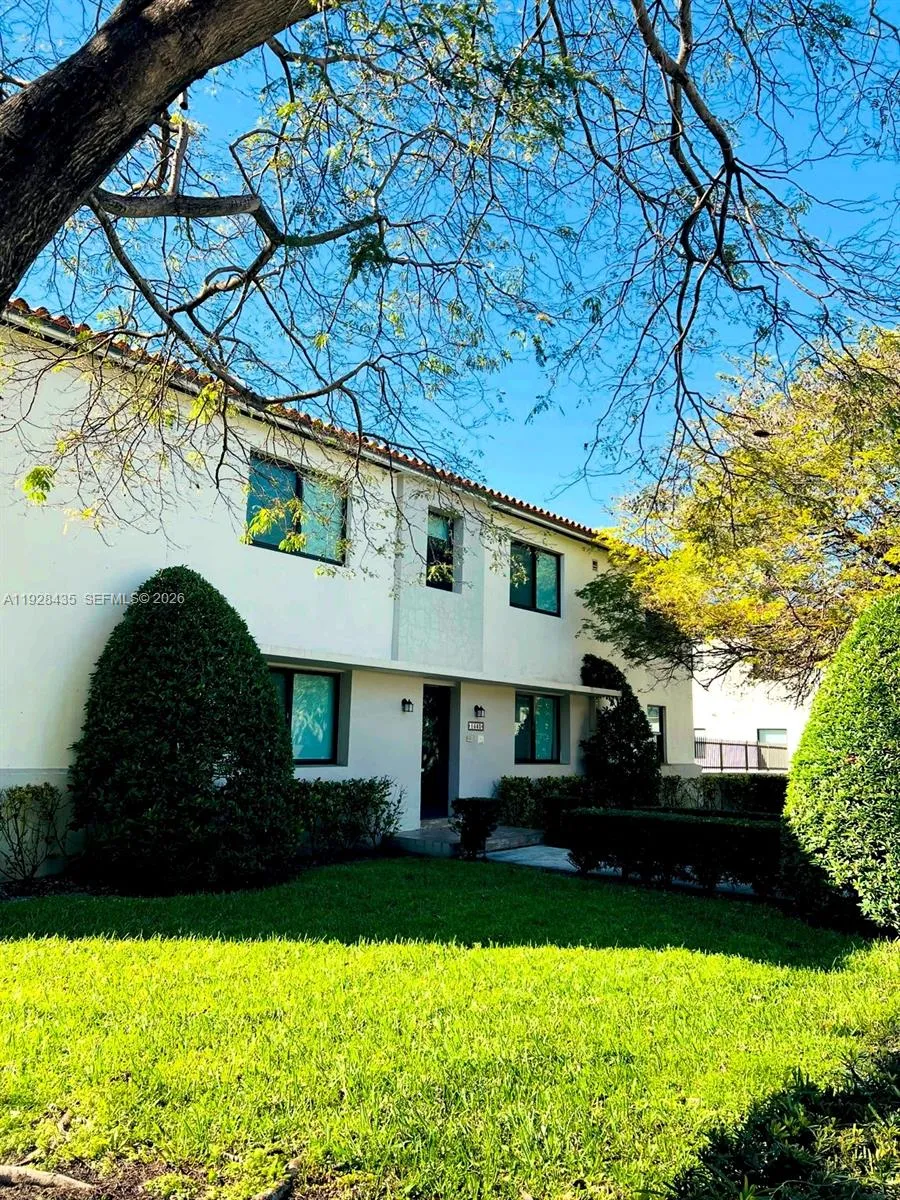 4204 Sw 14 St 3, Miami, Florida 33134, Miami, Florida 33134, 2 Bedrooms Bedrooms, ,1 BathroomBathrooms,Residential Lease,For Rent,4204 Sw 14 St 3, Miami, Florida 33134,A11928435