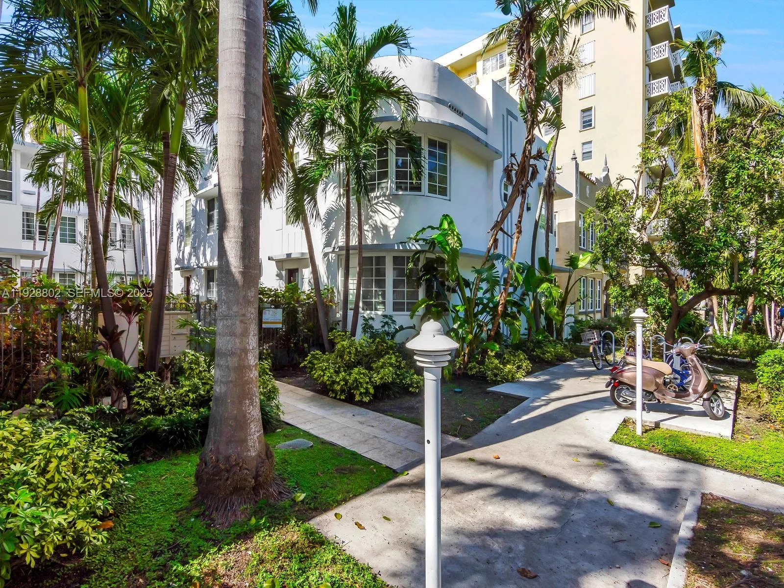 1000 Meridian Ave 15, Miami Beach, Florida 33139, Miami Beach, Florida 33139, 1 Bedroom Bedrooms, ,1 BathroomBathrooms,Residential,For Sale,1000 Meridian Ave 15, Miami Beach, Florida 33139,A11928802