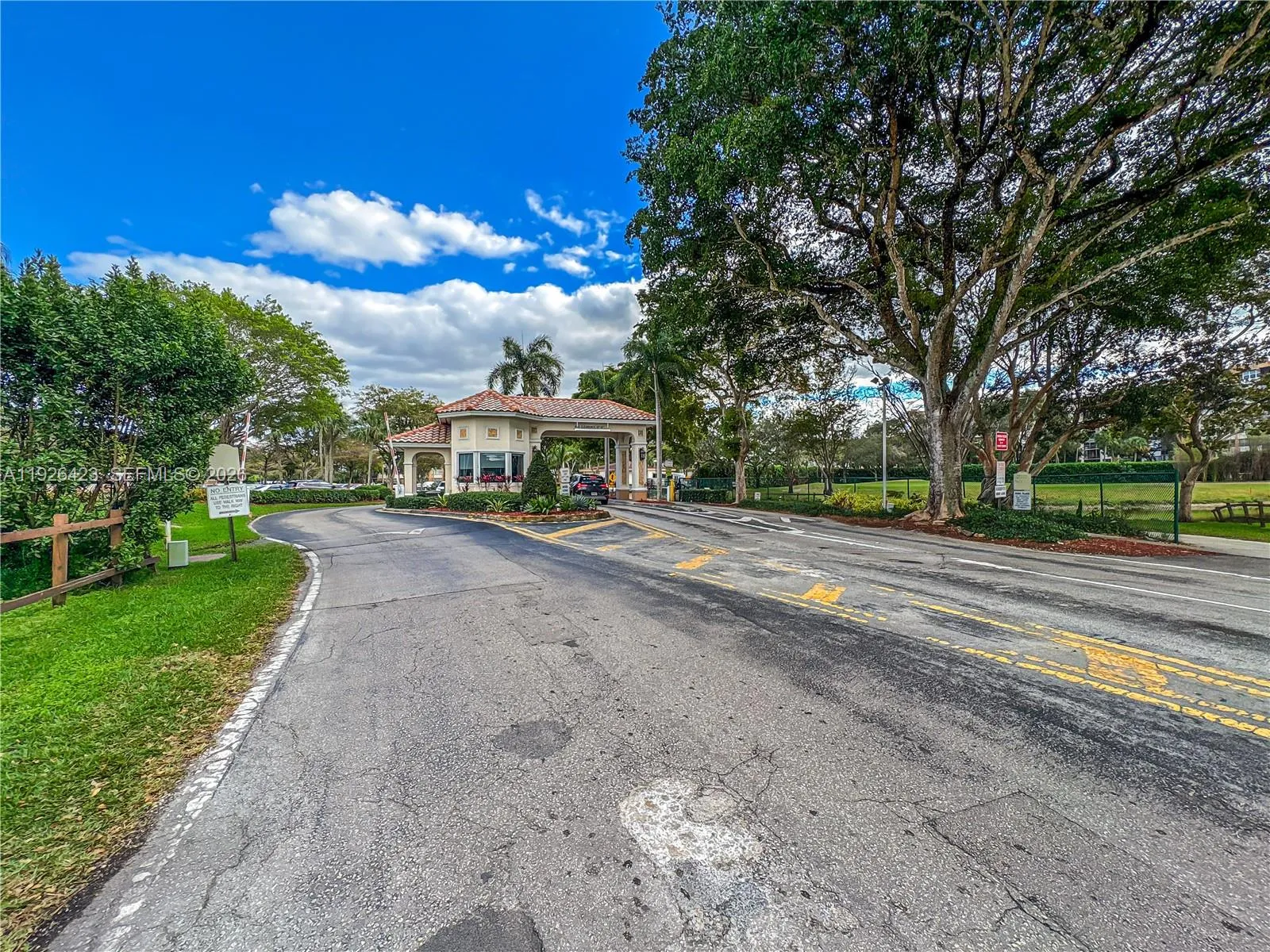 1100 Saint Charles Pl 310, Pembroke Pines, Florida, Pembroke Pines, Florida 33026, 3 Bedrooms Bedrooms, ,2 BathroomsBathrooms,Residential,For Sale,1100 Saint Charles Pl 310, Pembroke Pines, Florida,A11926423