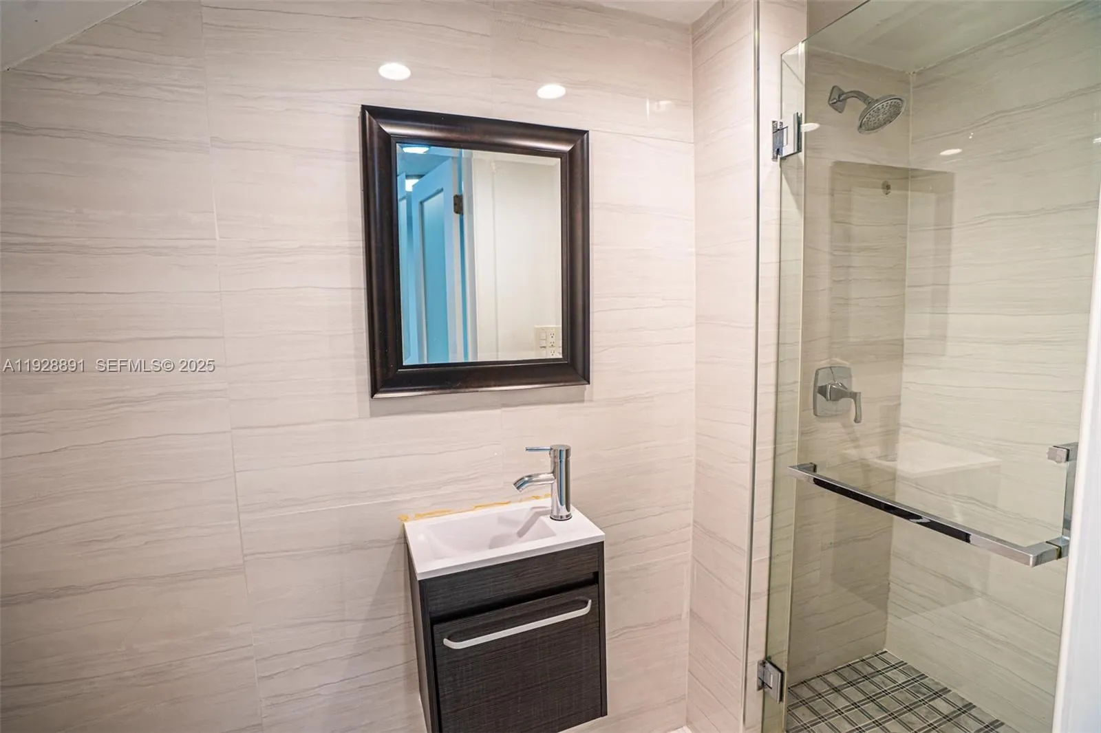 895 W 80th Pl, Hialeah, Florida 33014, Hialeah, Florida 33014, 2 Bedrooms Bedrooms, ,1 BathroomBathrooms,Residential,For Sale,895 W 80th Pl, Hialeah, Florida 33014,A11928891
