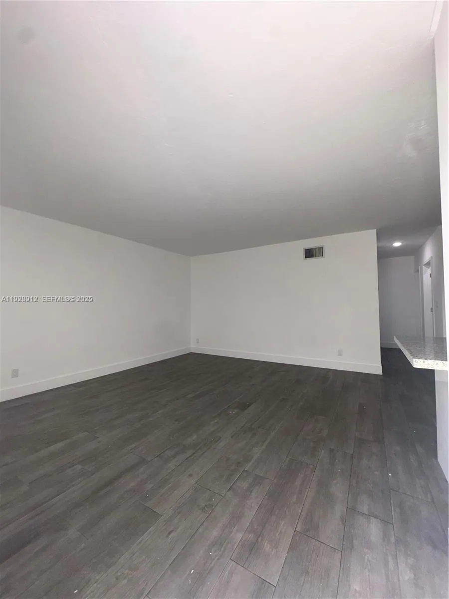 1895 Venice Park Dr B10, Miami, Florida 33181, Miami, Florida 33181, 1 Bedroom Bedrooms, ,1 BathroomBathrooms,Residential Lease,For Rent,1895 Venice Park Dr B10, Miami, Florida 33181,A11928912