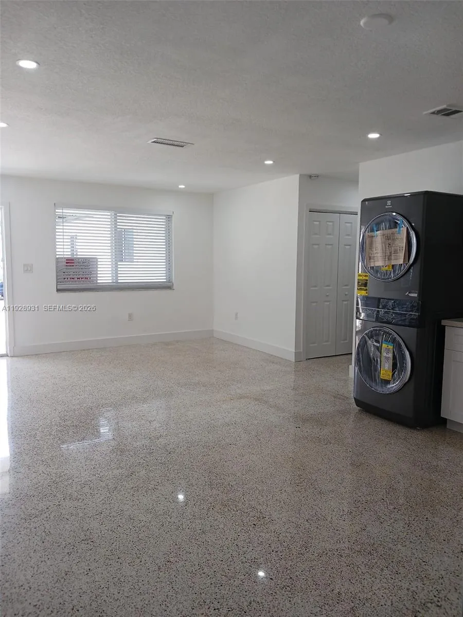 9228 Sw 37th St 9228, Miami, Florida 33165, Miami, Florida 33165, 3 Bedrooms Bedrooms, ,2 BathroomsBathrooms,Residential Lease,For Rent,9228 Sw 37th St 9228, Miami, Florida 33165,A11928931