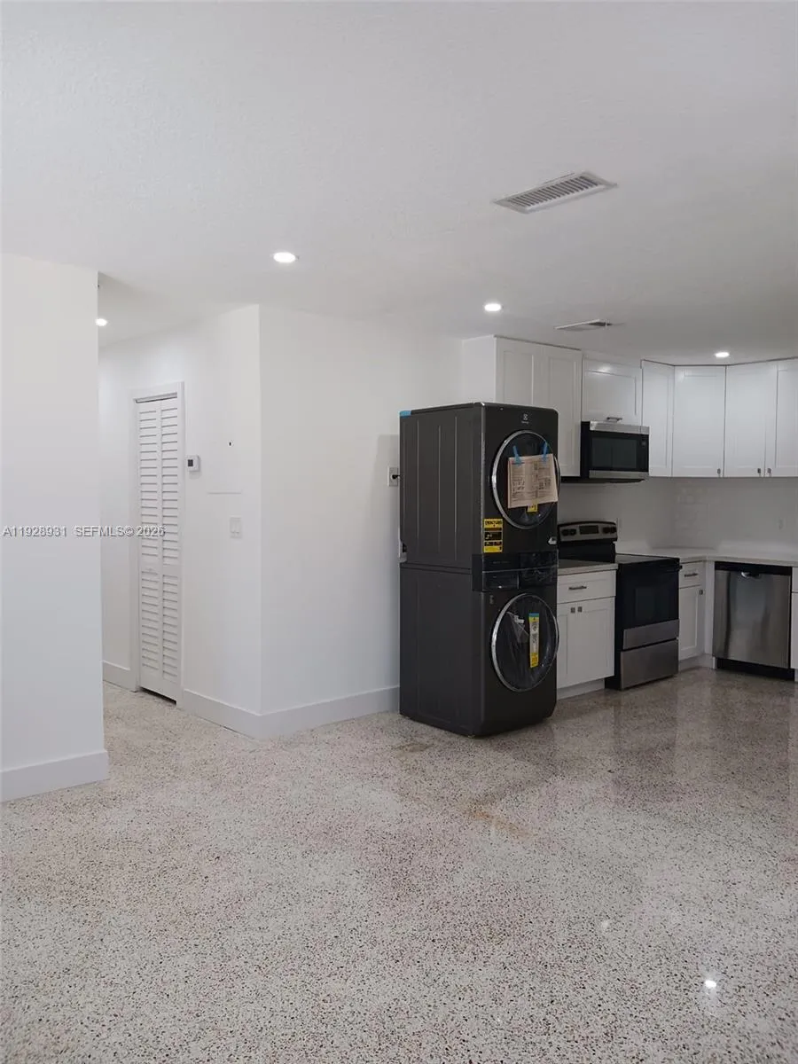 9228 Sw 37th St 9228, Miami, Florida 33165, Miami, Florida 33165, 3 Bedrooms Bedrooms, ,2 BathroomsBathrooms,Residential Lease,For Rent,9228 Sw 37th St 9228, Miami, Florida 33165,A11928931
