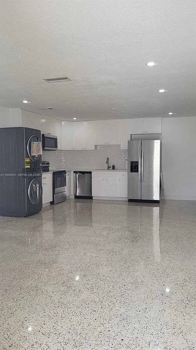 9228 Sw 37th St 9228, Miami, Florida 33165, Miami, Florida 33165, 3 Bedrooms Bedrooms, ,2 BathroomsBathrooms,Residential Lease,For Rent,9228 Sw 37th St 9228, Miami, Florida 33165,A11928931