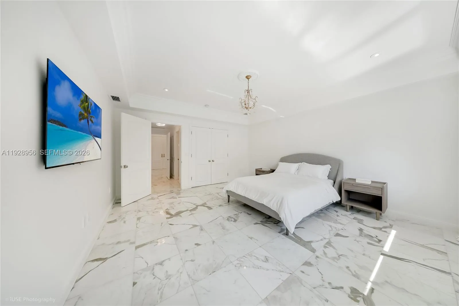 55 La Gorce Cir 1a, Miami Beach, Florida 33141, Miami Beach, Florida 33141, 5 Bedrooms Bedrooms, ,5 BathroomsBathrooms,Residential Lease,For Rent,55 La Gorce Cir 1a, Miami Beach, Florida 33141,A11928956