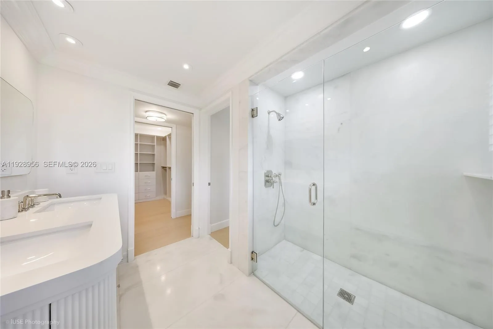 55 La Gorce Cir 1a, Miami Beach, Florida 33141, Miami Beach, Florida 33141, 5 Bedrooms Bedrooms, ,5 BathroomsBathrooms,Residential Lease,For Rent,55 La Gorce Cir 1a, Miami Beach, Florida 33141,A11928956