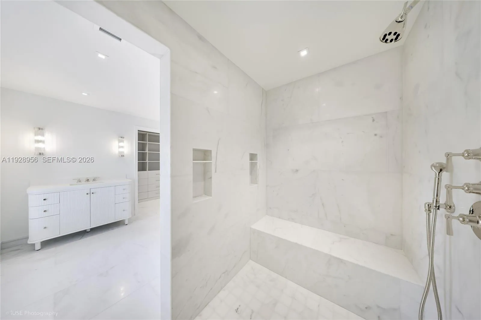 55 La Gorce Cir 1a, Miami Beach, Florida 33141, Miami Beach, Florida 33141, 5 Bedrooms Bedrooms, ,5 BathroomsBathrooms,Residential Lease,For Rent,55 La Gorce Cir 1a, Miami Beach, Florida 33141,A11928956