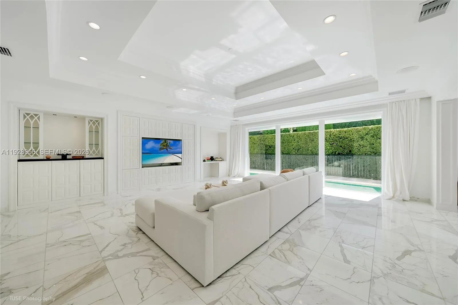 55 La Gorce Cir 1a, Miami Beach, Florida 33141, Miami Beach, Florida 33141, 5 Bedrooms Bedrooms, ,5 BathroomsBathrooms,Residential Lease,For Rent,55 La Gorce Cir 1a, Miami Beach, Florida 33141,A11928956