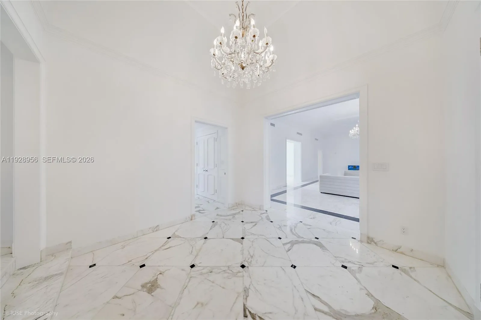 55 La Gorce Cir 1a, Miami Beach, Florida 33141, Miami Beach, Florida 33141, 5 Bedrooms Bedrooms, ,5 BathroomsBathrooms,Residential Lease,For Rent,55 La Gorce Cir 1a, Miami Beach, Florida 33141,A11928956
