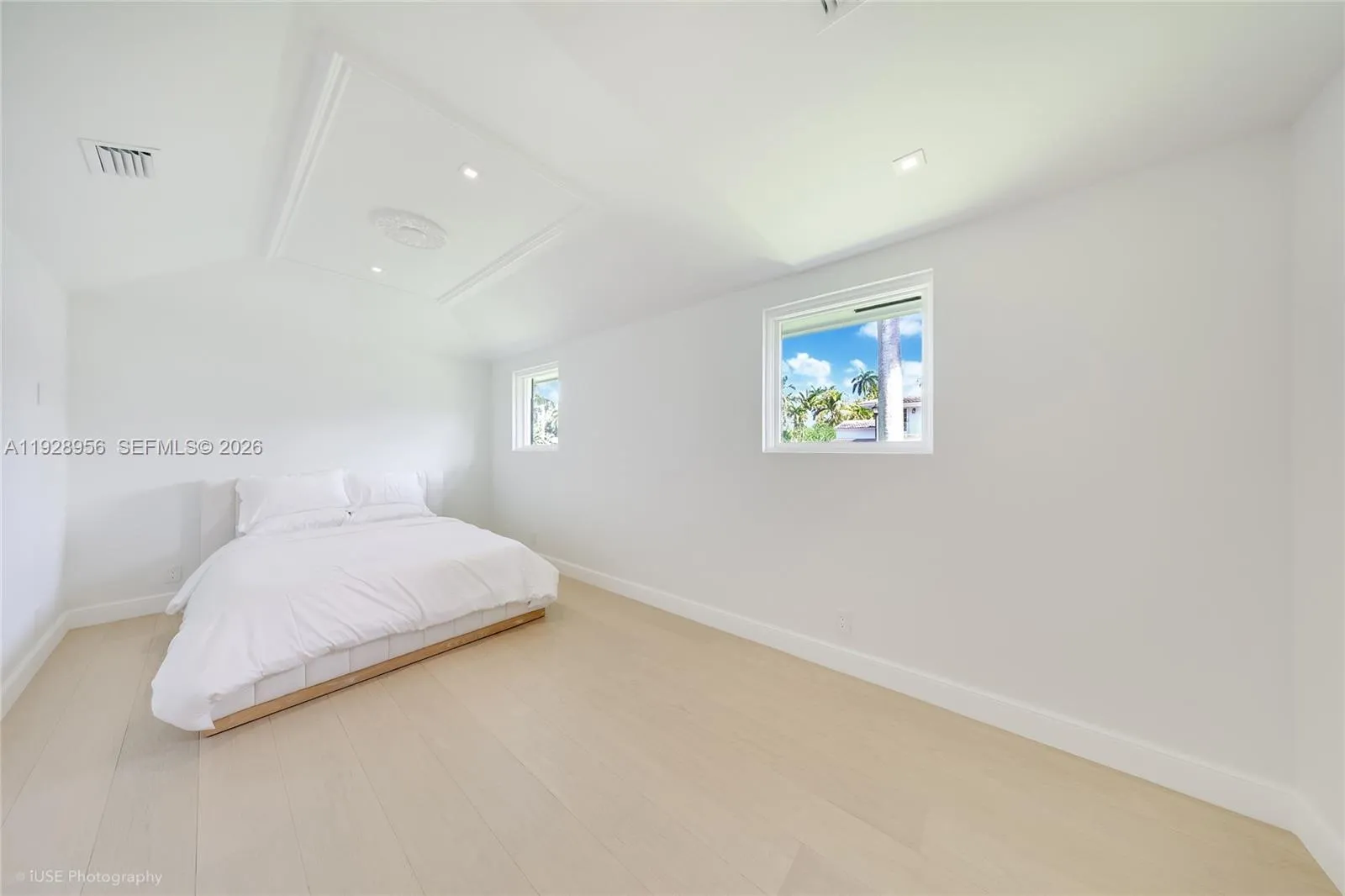 55 La Gorce Cir 1a, Miami Beach, Florida 33141, Miami Beach, Florida 33141, 5 Bedrooms Bedrooms, ,5 BathroomsBathrooms,Residential Lease,For Rent,55 La Gorce Cir 1a, Miami Beach, Florida 33141,A11928956