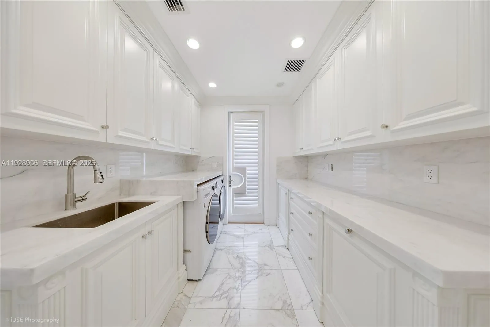 55 La Gorce Cir 1a, Miami Beach, Florida 33141, Miami Beach, Florida 33141, 5 Bedrooms Bedrooms, ,5 BathroomsBathrooms,Residential Lease,For Rent,55 La Gorce Cir 1a, Miami Beach, Florida 33141,A11928956