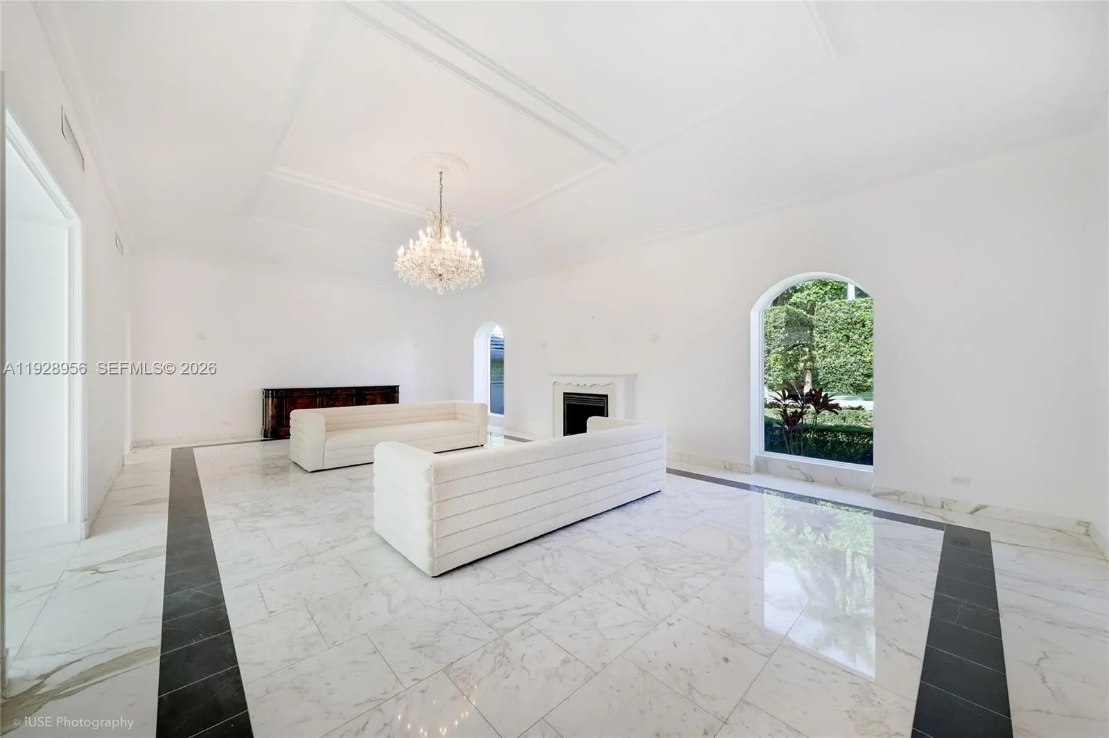 55 La Gorce Cir 1a, Miami Beach, Florida 33141, Miami Beach, Florida 33141, 5 Bedrooms Bedrooms, ,5 BathroomsBathrooms,Residential Lease,For Rent,55 La Gorce Cir 1a, Miami Beach, Florida 33141,A11928956