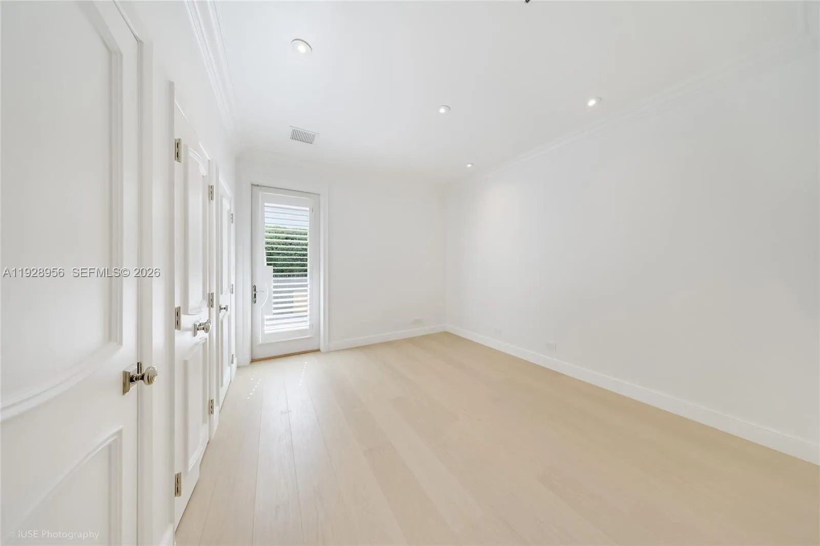 55 La Gorce Cir 1a, Miami Beach, Florida 33141, Miami Beach, Florida 33141, 5 Bedrooms Bedrooms, ,5 BathroomsBathrooms,Residential Lease,For Rent,55 La Gorce Cir 1a, Miami Beach, Florida 33141,A11928956