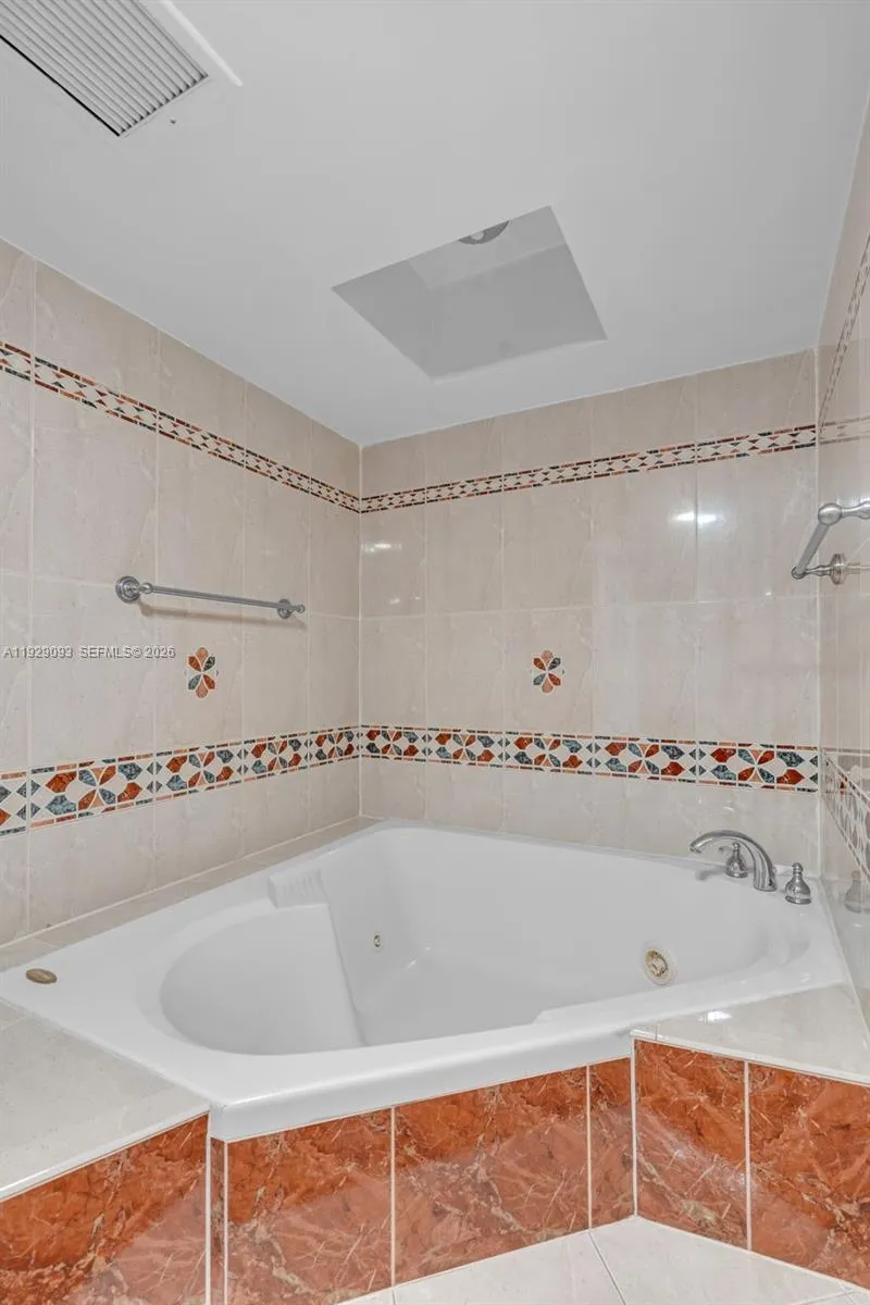 121 Crandon Bl 248, Key Biscayne, Florida 33149, Key Biscayne, Florida 33149, 3 Bedrooms Bedrooms, ,2 BathroomsBathrooms,Residential Lease,For Rent,121 Crandon Bl 248, Key Biscayne, Florida 33149,A11929093