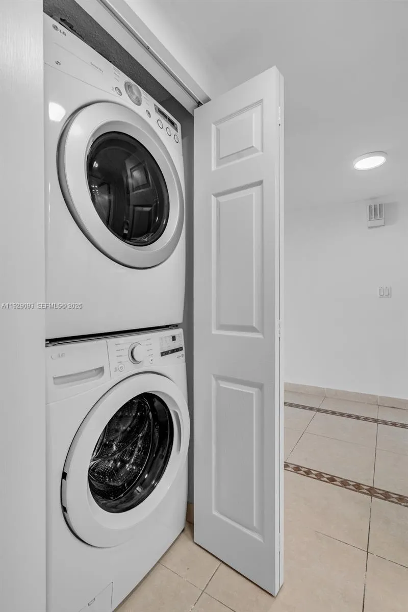 121 Crandon Bl 248, Key Biscayne, Florida 33149, Key Biscayne, Florida 33149, 3 Bedrooms Bedrooms, ,2 BathroomsBathrooms,Residential Lease,For Rent,121 Crandon Bl 248, Key Biscayne, Florida 33149,A11929093