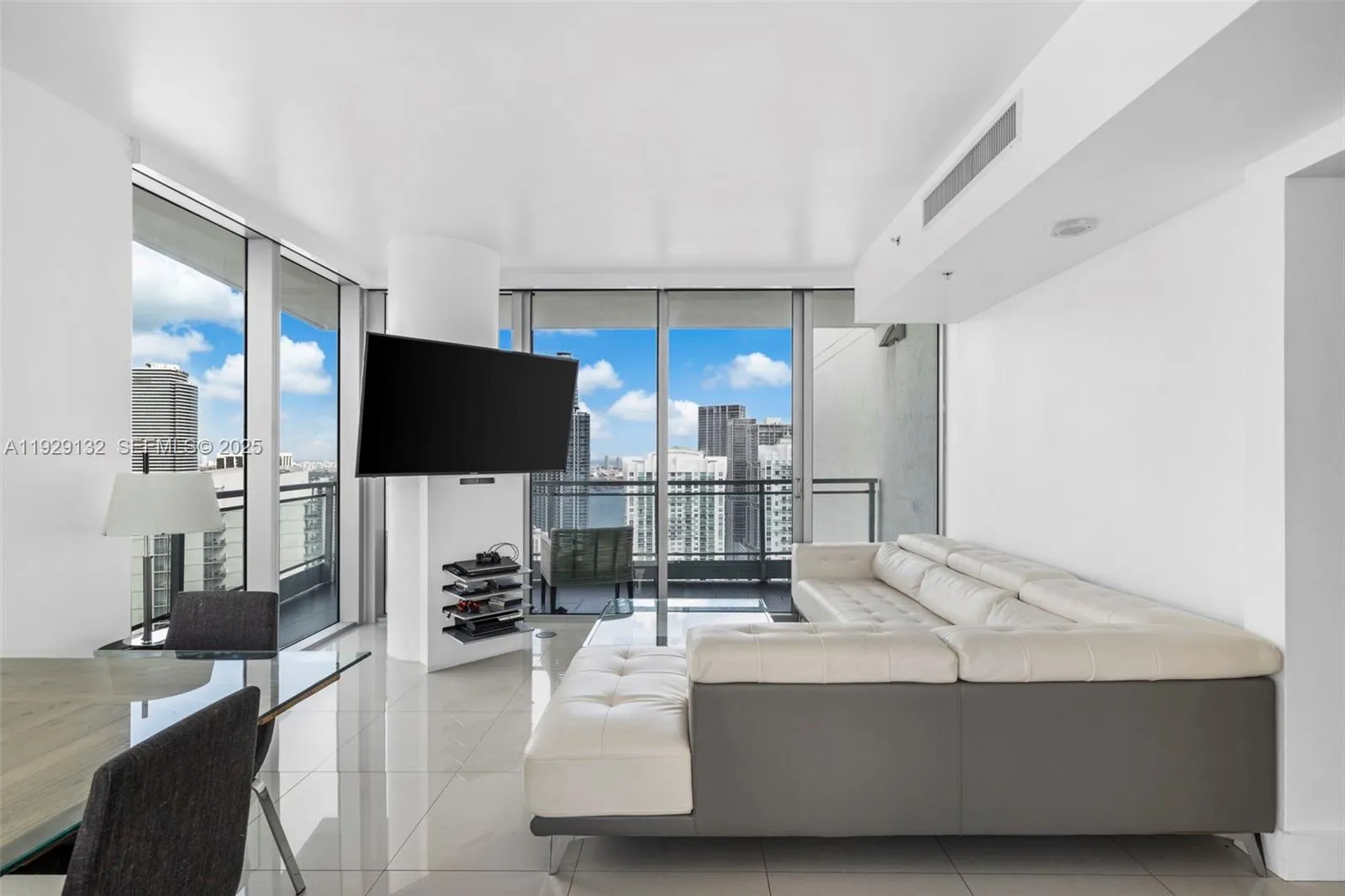 92 Sw 3rd St 4610, Miami, Florida 33130, Miami, Florida 33130, 2 Bedrooms Bedrooms, ,2 BathroomsBathrooms,Residential Lease,For Rent,92 Sw 3rd St 4610, Miami, Florida 33130,A11929132