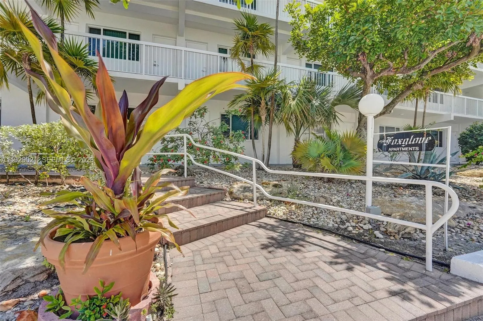 1801 S Surf Rd 2a, Hollywood, Florida 33019, Hollywood, Florida 33019, 1 Bedroom Bedrooms, ,1 BathroomBathrooms,Residential,For Sale,1801 S Surf Rd 2a, Hollywood, Florida 33019,A11929021