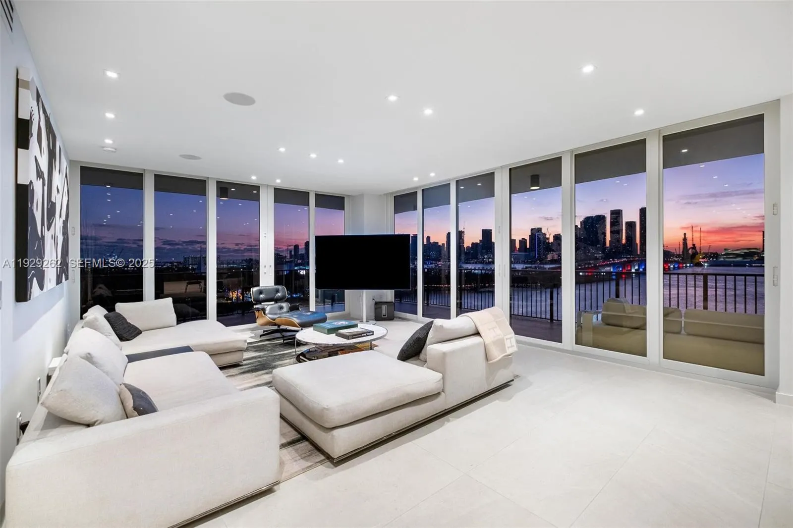 1000 Venetian Way 1004, Miami, Florida 33139, Miami, Florida 33139, 2 Bedrooms Bedrooms, ,2 BathroomsBathrooms,Residential,For Sale,1000 Venetian Way 1004, Miami, Florida 33139,A11929262