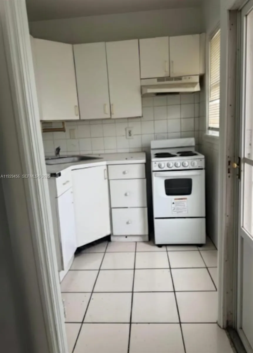 1820 Funston St A, Hollywood, Florida 33020, Hollywood, Florida 33020, 1 Bedroom Bedrooms, ,1 BathroomBathrooms,Residential Lease,For Rent,1820 Funston St A, Hollywood, Florida 33020,A11929456