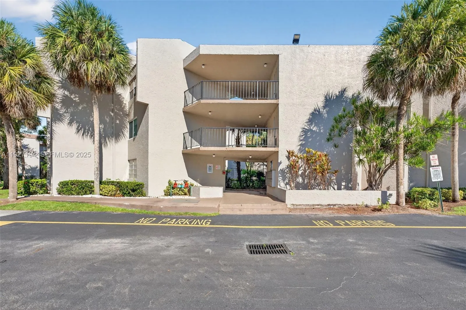 3100 Riverside Dr 305, Coral Springs, Florida 3306, Coral Springs, Florida 33065, 3 Bedrooms Bedrooms, ,2 BathroomsBathrooms,Residential Lease,For Rent,3100 Riverside Dr 305, Coral Springs, Florida 3306,A11927194