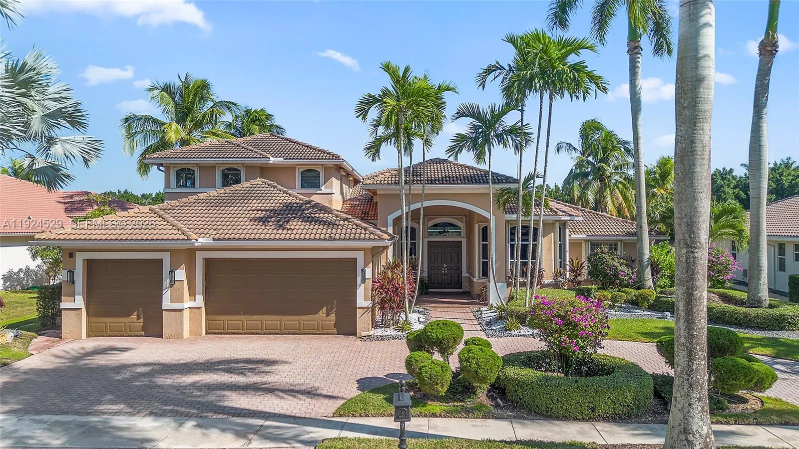1470 Victoria Isle Dr, Weston, Florida 33327, Weston, Florida 33327, 5 Bedrooms Bedrooms, ,5 BathroomsBathrooms,Residential,For Sale,1470 Victoria Isle Dr, Weston, Florida 33327,A11924529