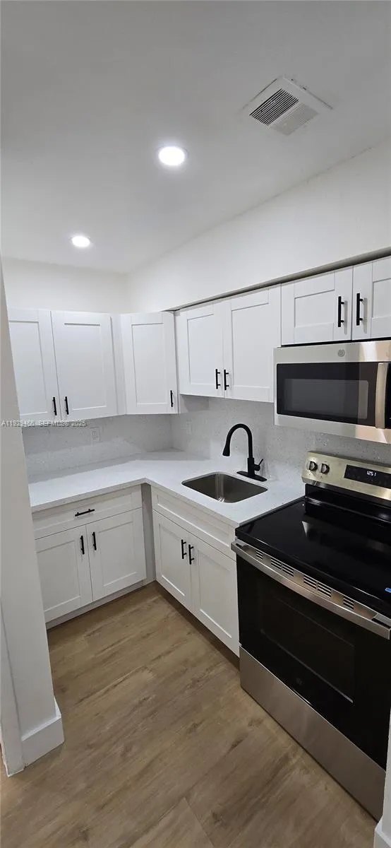 417 Nw 2nd Ave 00, Hallandale Beach, Florida 33009, Hallandale Beach, Florida 33009, 1 Bedroom Bedrooms, ,1 BathroomBathrooms,Residential Lease,For Rent,417 Nw 2nd Ave 00, Hallandale Beach, Florida 33009,A11929466