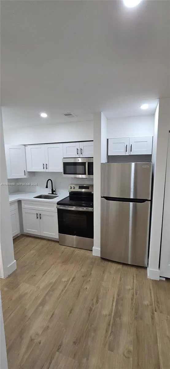 417 Nw 2nd Ave 00, Hallandale Beach, Florida 33009, Hallandale Beach, Florida 33009, 1 Bedroom Bedrooms, ,1 BathroomBathrooms,Residential Lease,For Rent,417 Nw 2nd Ave 00, Hallandale Beach, Florida 33009,A11929466