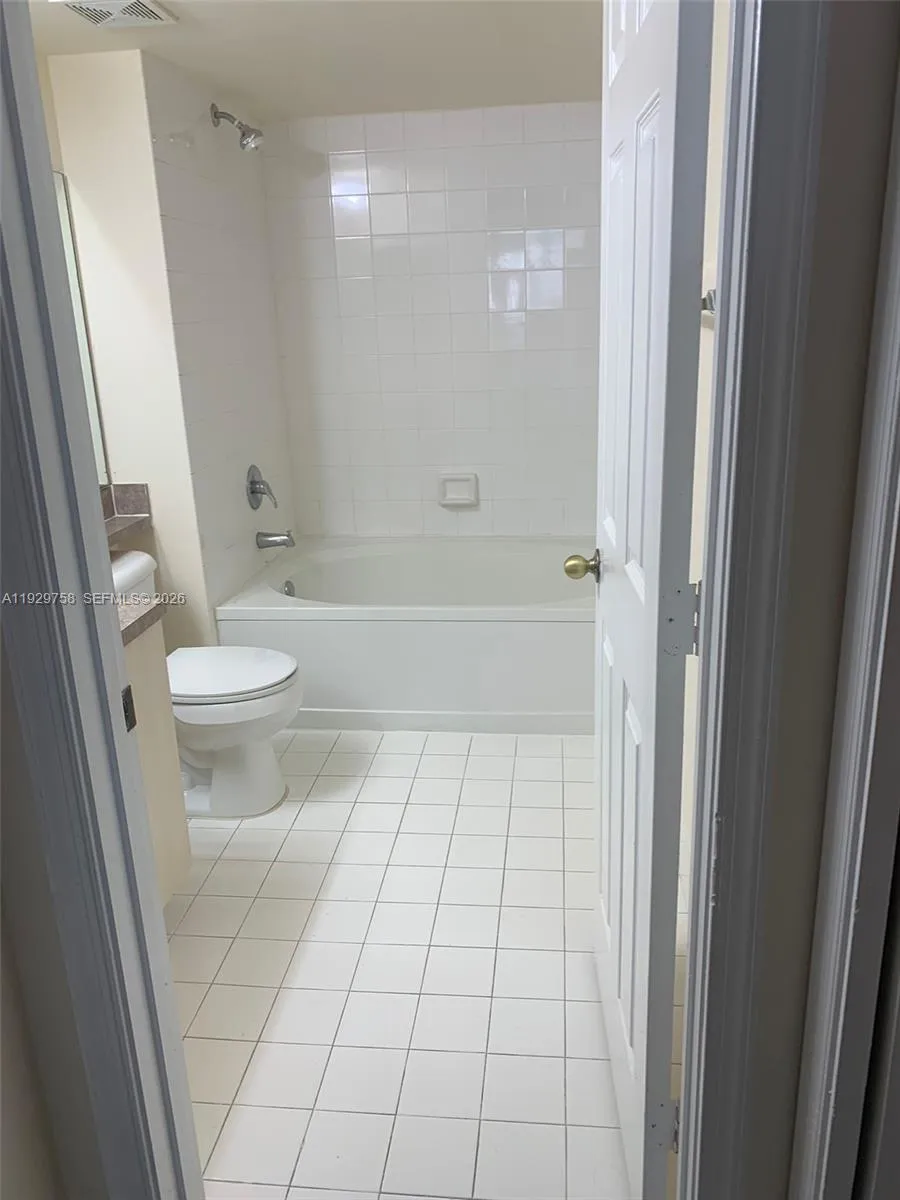 11165 Sw 6th St 305, Pembroke Pines, Florida 33025, Pembroke Pines, Florida 33025, 1 Bedroom Bedrooms, ,1 BathroomBathrooms,Residential Lease,For Rent,11165 Sw 6th St 305, Pembroke Pines, Florida 33025,A11929758