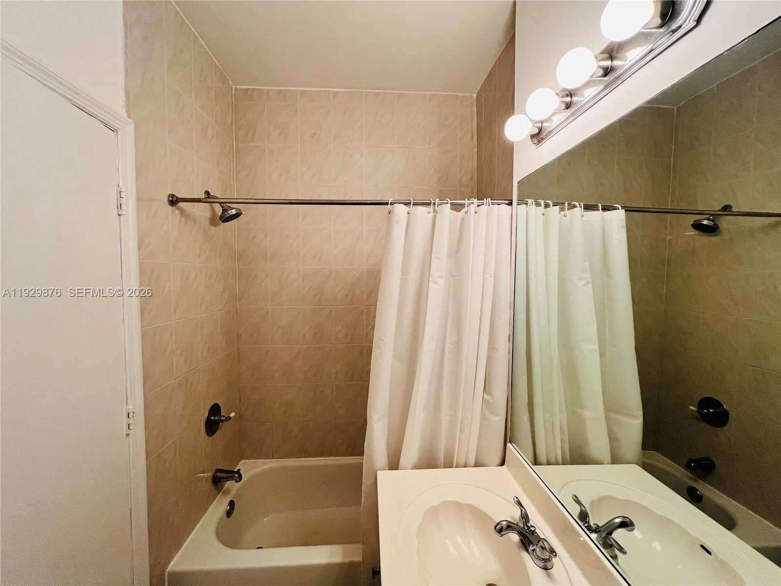 6202 Nw 116th Pl 444, Doral, Florida 33178, Doral, Florida 33178, 3 Bedrooms Bedrooms, ,2 BathroomsBathrooms,Residential Lease,For Rent,6202 Nw 116th Pl 444, Doral, Florida 33178,A11929876