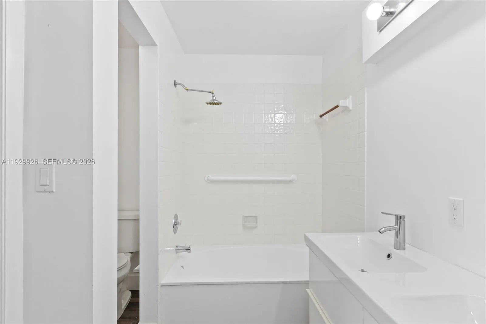 15569 N Miami Lakeway N 205-16, Miami Lakes, Flori, Miami Lakes, Florida 33014, 2 Bedrooms Bedrooms, ,2 BathroomsBathrooms,Residential Lease,For Rent,15569 N Miami Lakeway N 205-16, Miami Lakes, Flori,A11929926