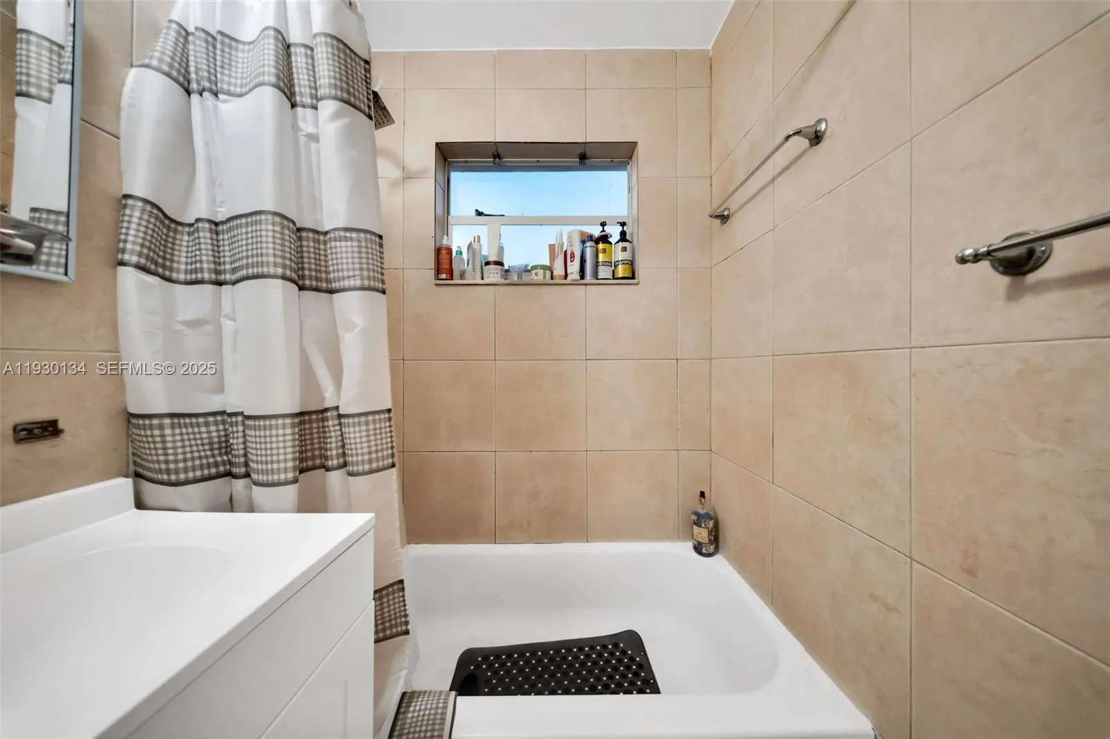 115 Nw 56th Ave, Miami, Florida 33126, Miami, Florida 33126, ,Residential Income,For Sale,115 Nw 56th Ave, Miami, Florida 33126,A11930134