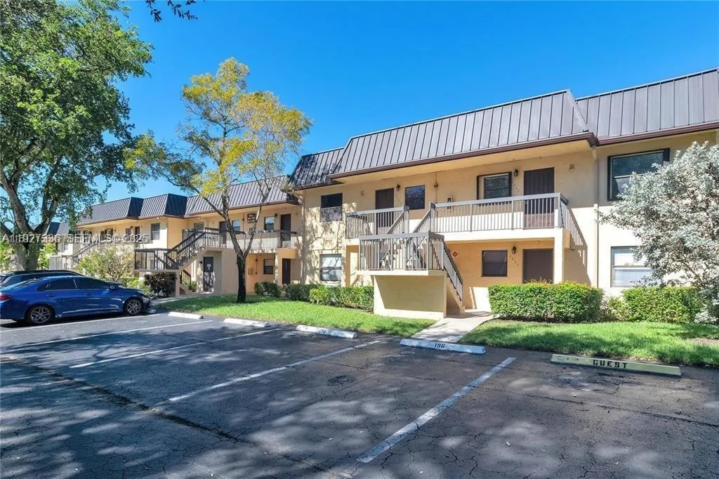 9173 Nw 1st Ct 202, Pembroke Pines, Florida 33024, Pembroke Pines, Florida 33024, 2 Bedrooms Bedrooms, ,2 BathroomsBathrooms,Residential,For Sale,9173 Nw 1st Ct 202, Pembroke Pines, Florida 33024,A11927336