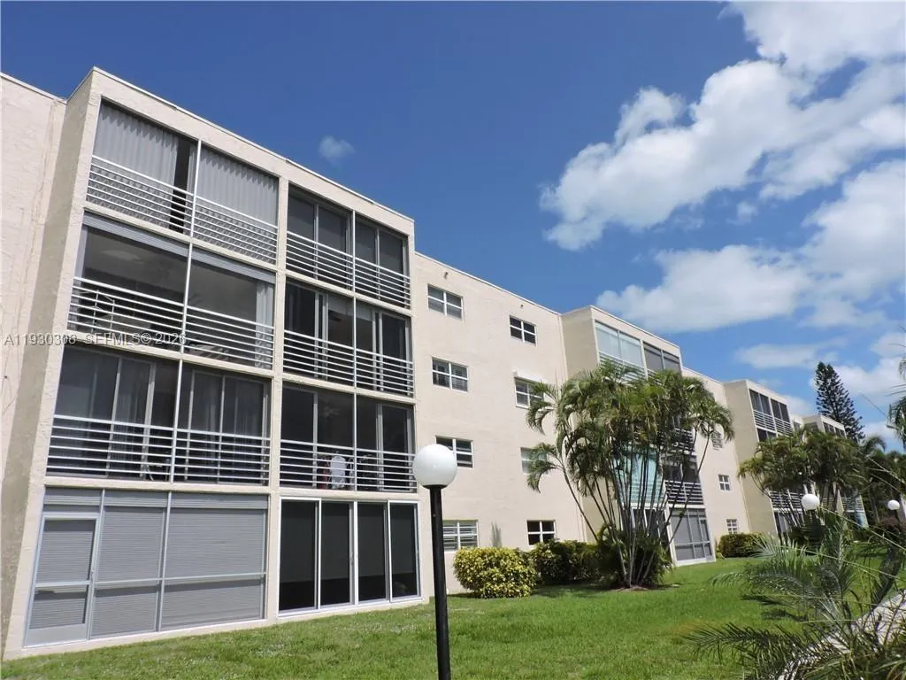 324 Se 10th St 207, Dania Beach, Florida 33004, Dania Beach, Florida 33004, 2 Bedrooms Bedrooms, ,2 BathroomsBathrooms,Residential,For Sale,324 Se 10th St 207, Dania Beach, Florida 33004,A11930308