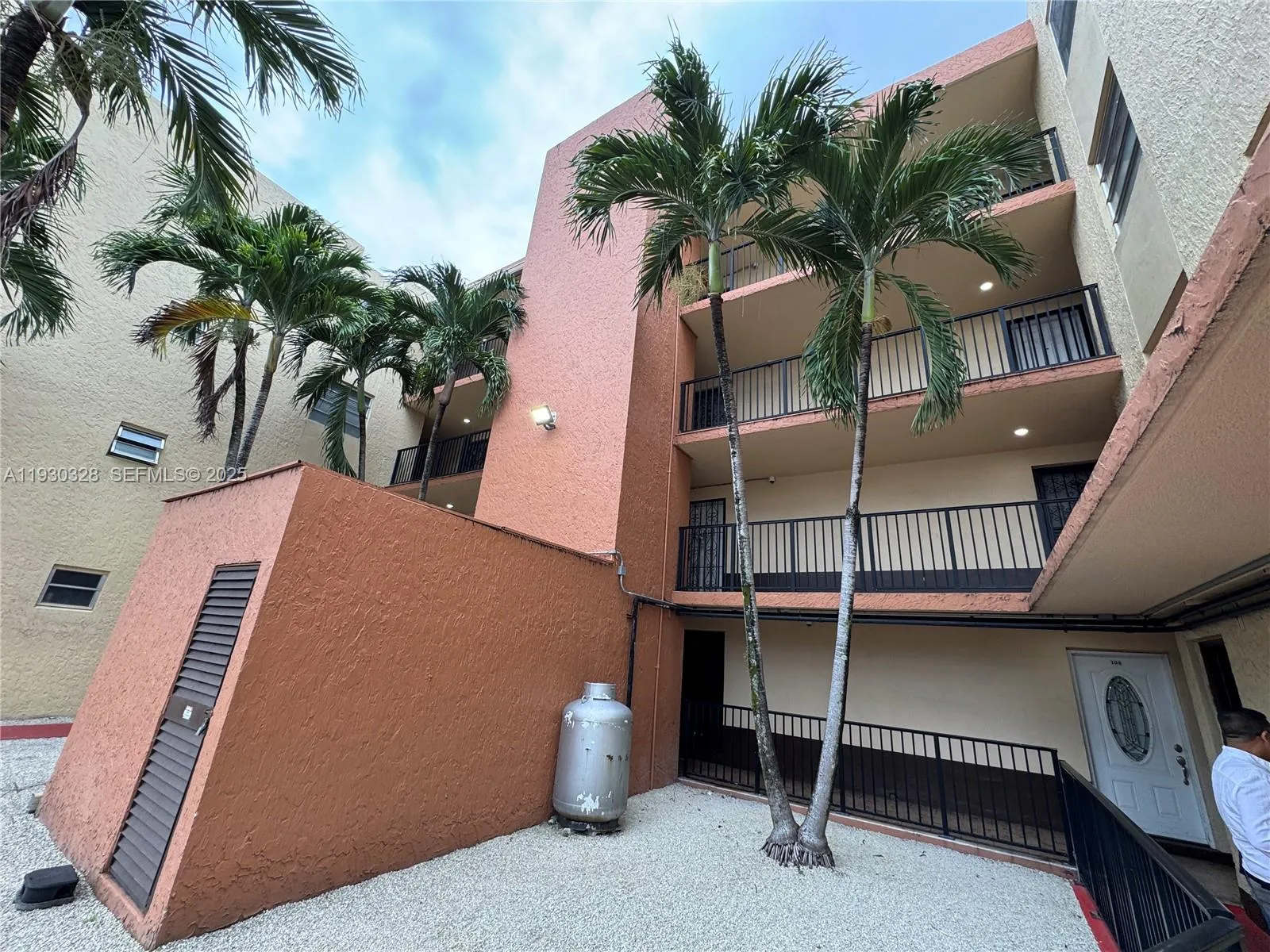 677 Sw 9th Ave 212, Miami, Florida 33130, Miami, Florida 33130, 2 Bedrooms Bedrooms, ,1 BathroomBathrooms,Residential Lease,For Rent,677 Sw 9th Ave 212, Miami, Florida 33130,A11930328
