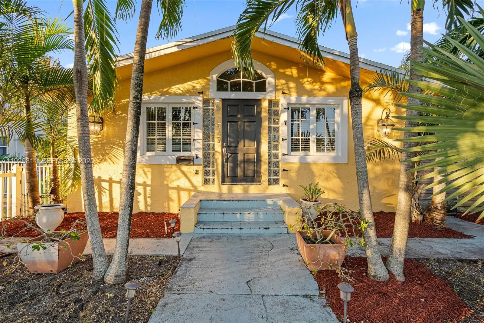 1547 Harrison St, Hollywood, Florida 33020, Hollywood, Florida 33020, 3 Bedrooms Bedrooms, ,2 BathroomsBathrooms,Residential,For Sale,1547 Harrison St, Hollywood, Florida 33020,A11929811