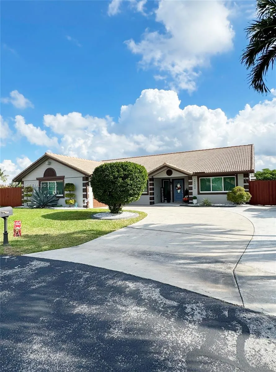 15500 Carriage Ct, Davie, Florida 33331, Davie, Florida 33331, 3 Bedrooms Bedrooms, ,2 BathroomsBathrooms,Residential,For Sale,15500 Carriage Ct, Davie, Florida 33331,A11928044