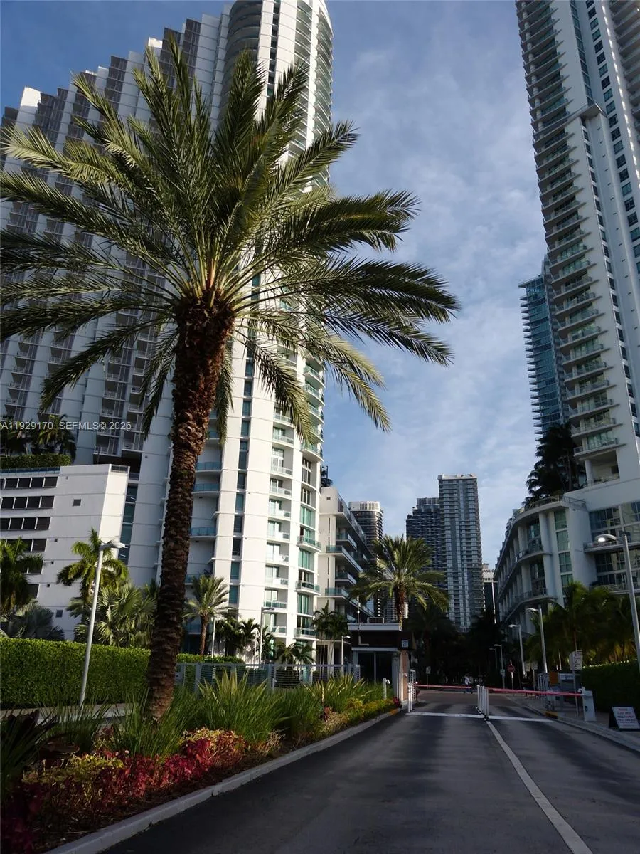 Gated Community right on Miami River