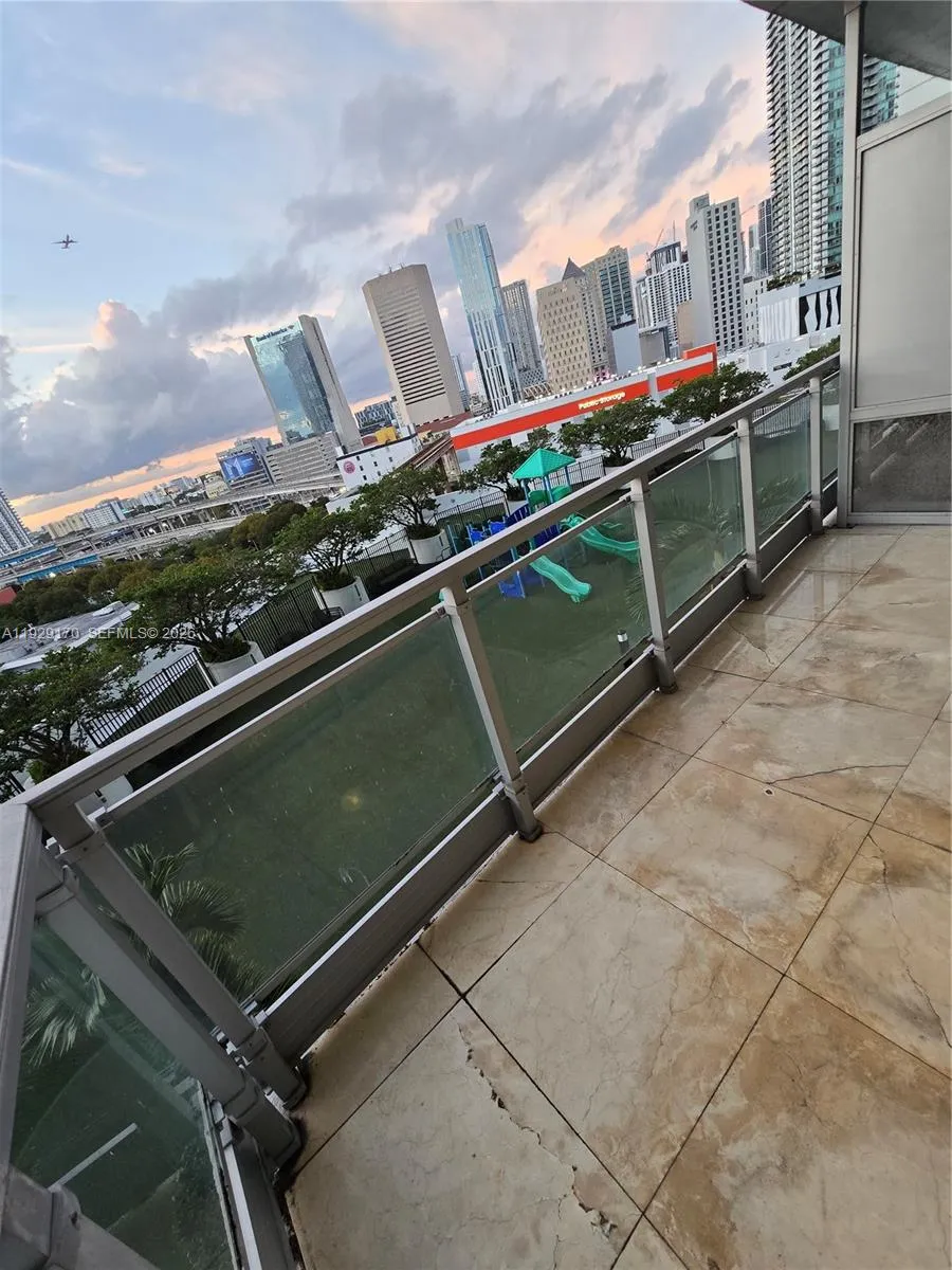 90 Sw 3rd St 1110, Miami, Florida 33130, Miami, Florida 33130, 1 Bedroom Bedrooms, ,1 BathroomBathrooms,Residential Lease,For Rent,90 Sw 3rd St 1110, Miami, Florida 33130,A11929170