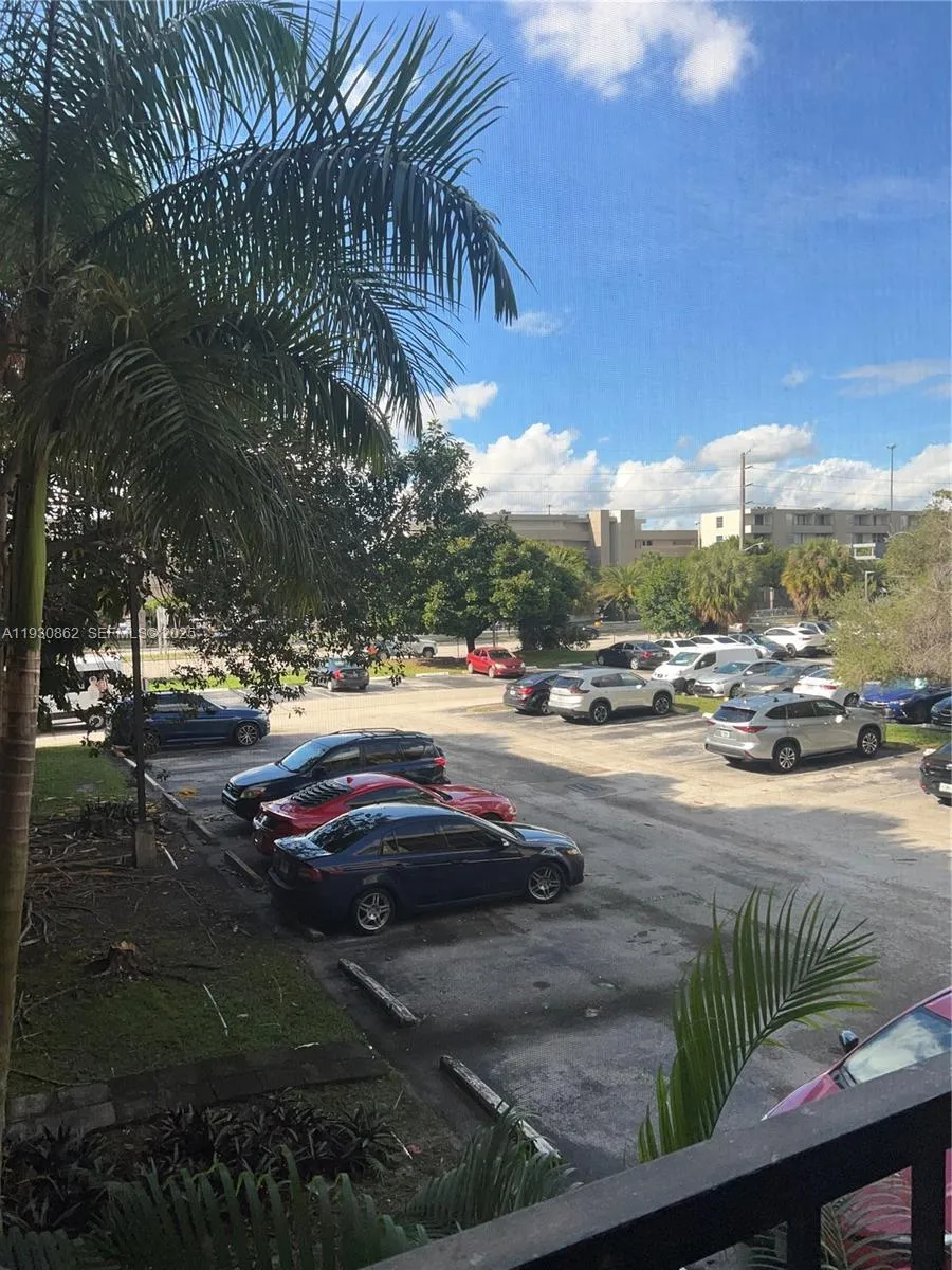 8635 Nw 8th St 210, Miami, Florida 33126, Miami, Florida 33126, 2 Bedrooms Bedrooms, ,2 BathroomsBathrooms,Residential Lease,For Rent,8635 Nw 8th St 210, Miami, Florida 33126,A11930862