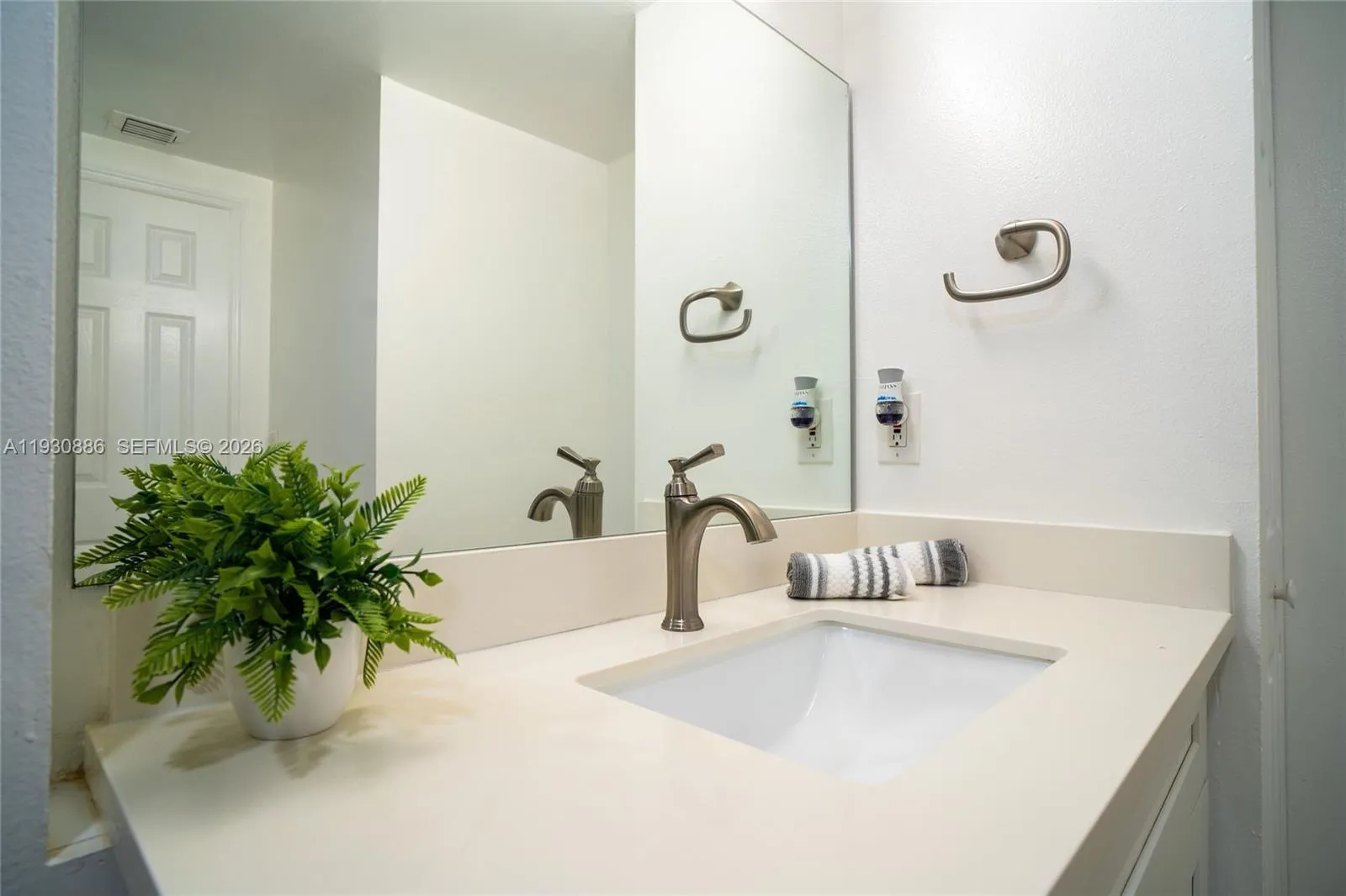 11730 Sw 2nd St 12204, Pembroke Pines, Florida 330, Pembroke Pines, Florida 33025, 1 Bedroom Bedrooms, ,1 BathroomBathrooms,Residential Lease,For Rent,11730 Sw 2nd St 12204, Pembroke Pines, Florida 330,A11930886