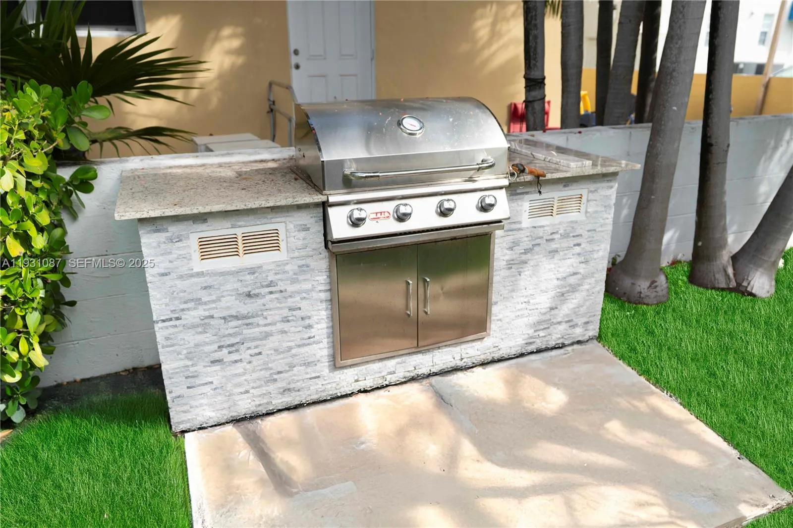 815 W 39th St, Miami Beach, Florida 33140, Miami Beach, Florida 33140, ,Residential Income,For Sale,815 W 39th St, Miami Beach, Florida 33140,A11931087