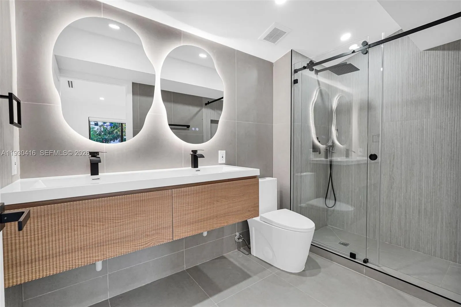 998 Sw 11th St, Miami, Florida 33129, Miami, Florida 33129, 5 Bedrooms Bedrooms, ,4 BathroomsBathrooms,Residential,For Sale,998 Sw 11th St, Miami, Florida 33129,A11930416