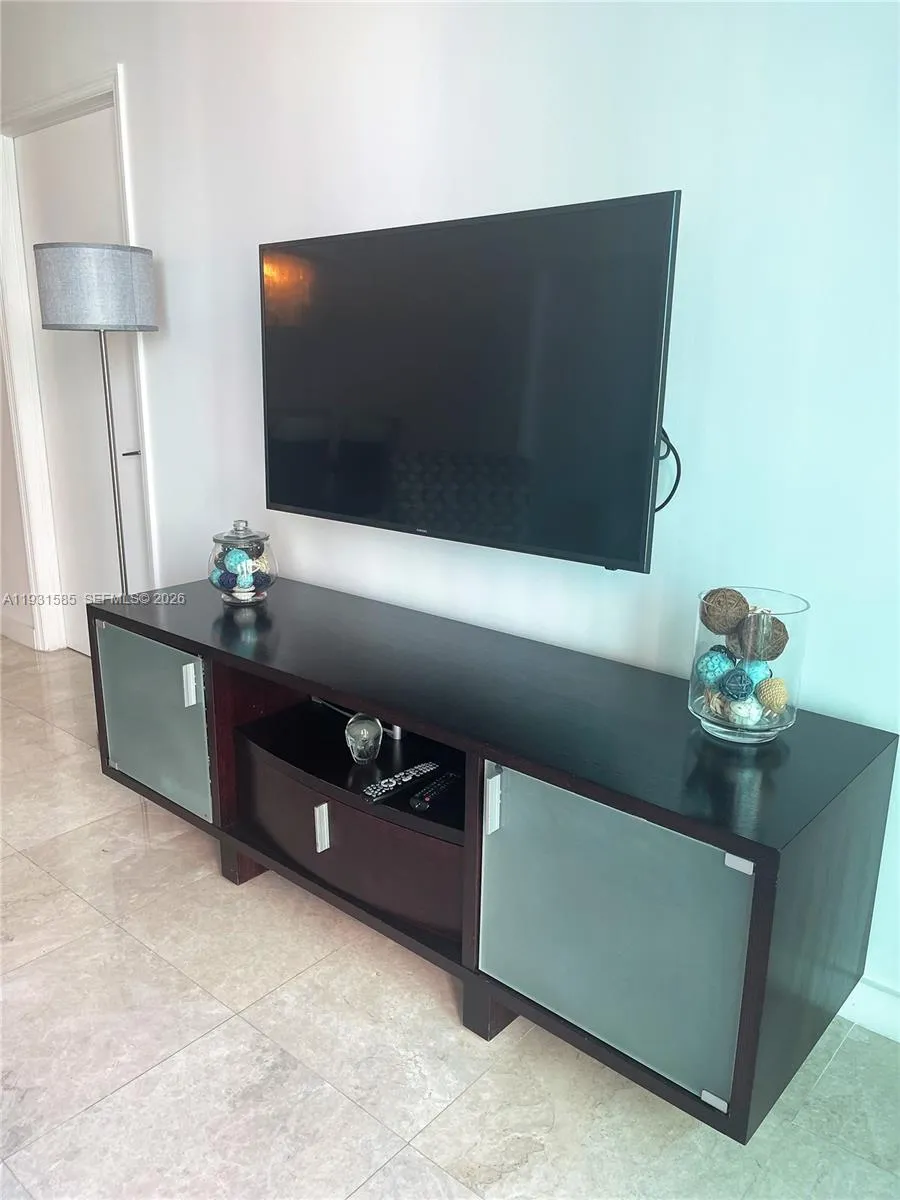500 Brickell Ave 3105, Miami, Florida 33131, Miami, Florida 33131, 2 Bedrooms Bedrooms, ,2 BathroomsBathrooms,Residential Lease,For Rent,500 Brickell Ave 3105, Miami, Florida 33131,A11931585