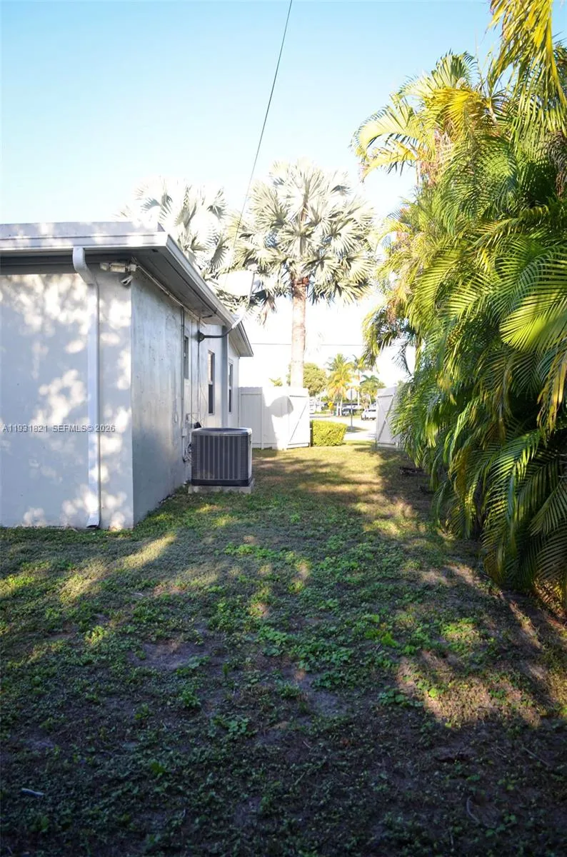 10840 Westwood Lake Dr 0, Miami, Florida 33165, Miami, Florida 33165, 3 Bedrooms Bedrooms, ,2 BathroomsBathrooms,Residential Lease,For Rent,10840 Westwood Lake Dr 0, Miami, Florida 33165,A11931821