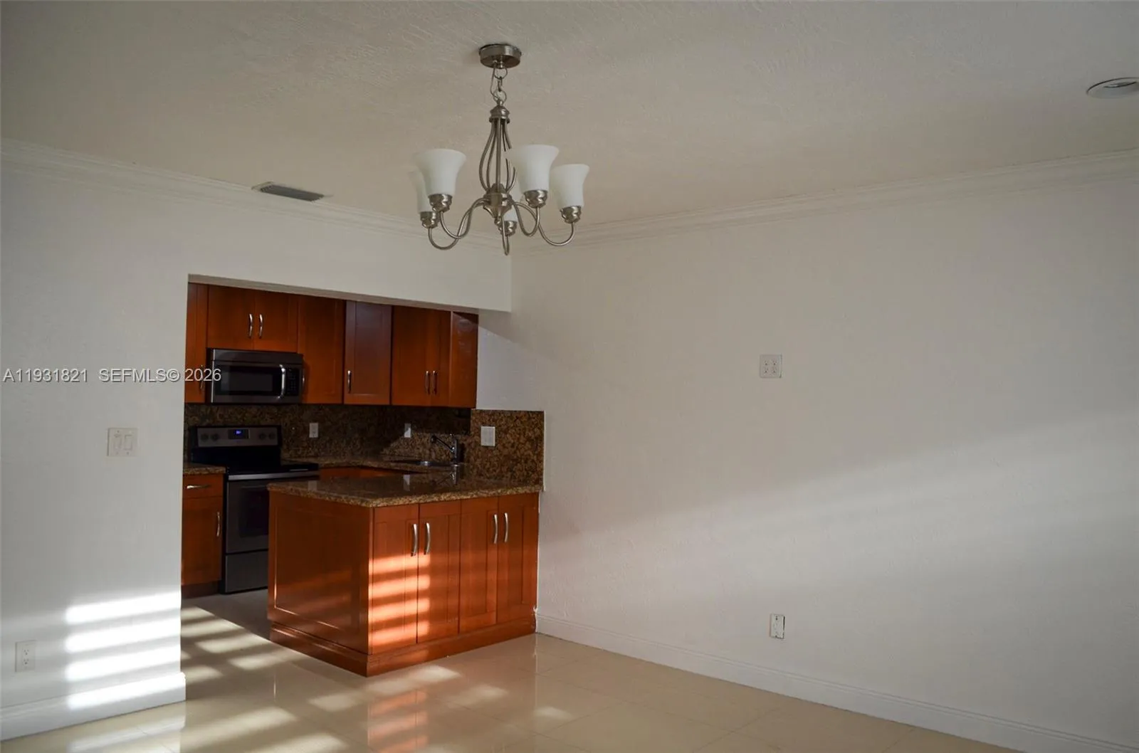 10840 Westwood Lake Dr 0, Miami, Florida 33165, Miami, Florida 33165, 3 Bedrooms Bedrooms, ,2 BathroomsBathrooms,Residential Lease,For Rent,10840 Westwood Lake Dr 0, Miami, Florida 33165,A11931821