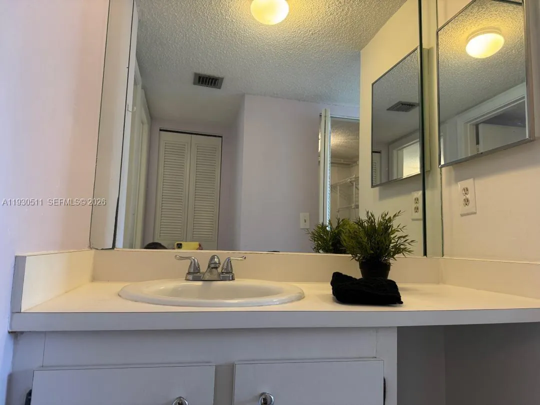 9330 Lagoon Pl 302, Davie, Florida 33324, Davie, Florida 33324, 1 Bedroom Bedrooms, ,1 BathroomBathrooms,Residential Lease,For Rent,9330 Lagoon Pl 302, Davie, Florida 33324,A11930511