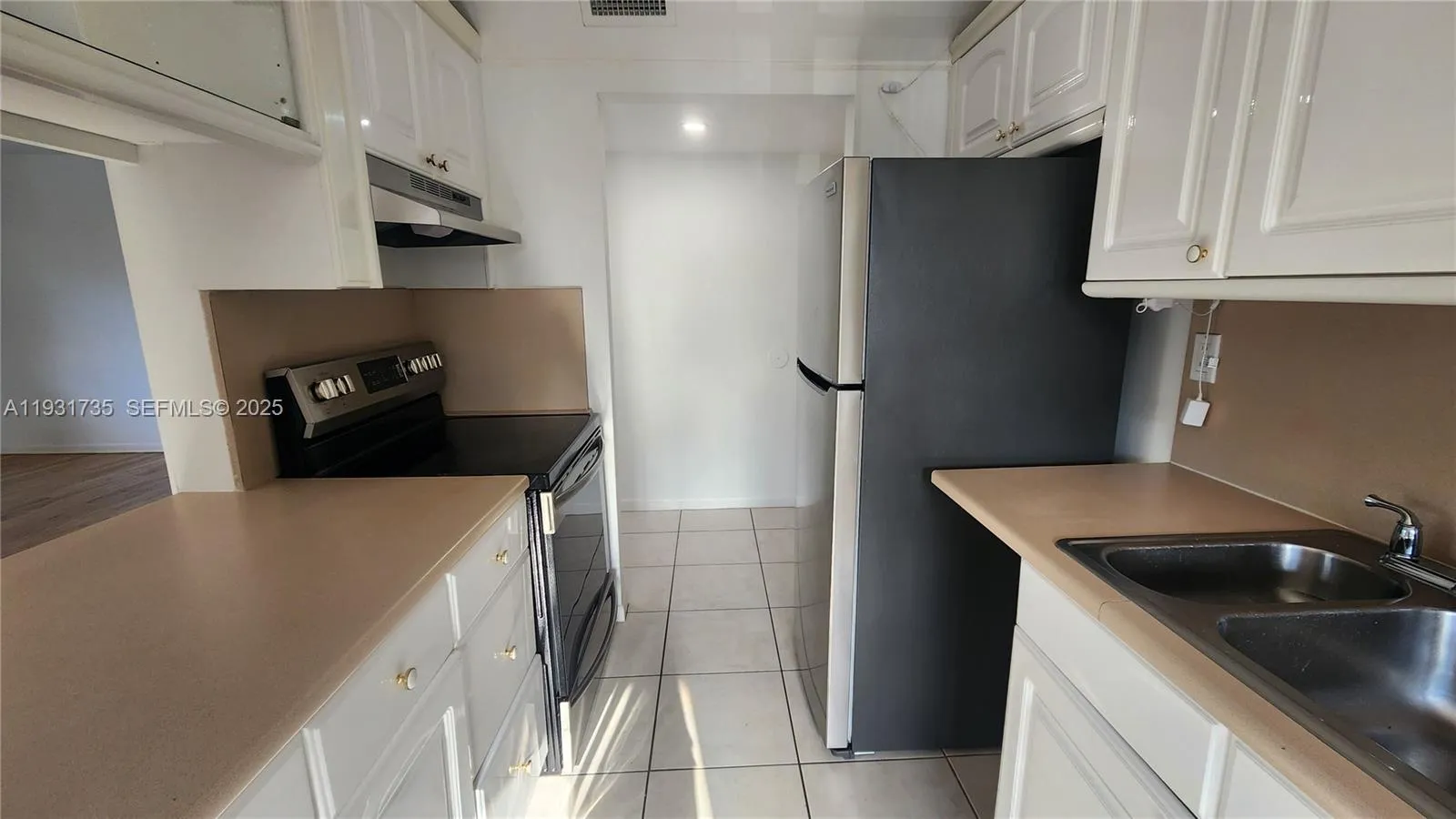 1891 N 61st Ave B215, Hollywood, Florida 33024, Hollywood, Florida 33024, 3 Bedrooms Bedrooms, ,3 BathroomsBathrooms,Residential,For Sale,1891 N 61st Ave B215, Hollywood, Florida 33024,A11931735